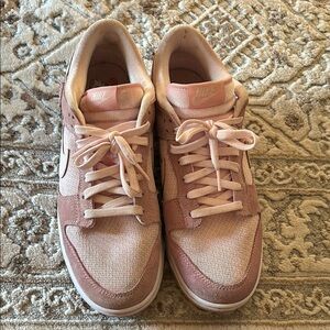 Nike dunk low teddy bear women 12 fit men 10.5